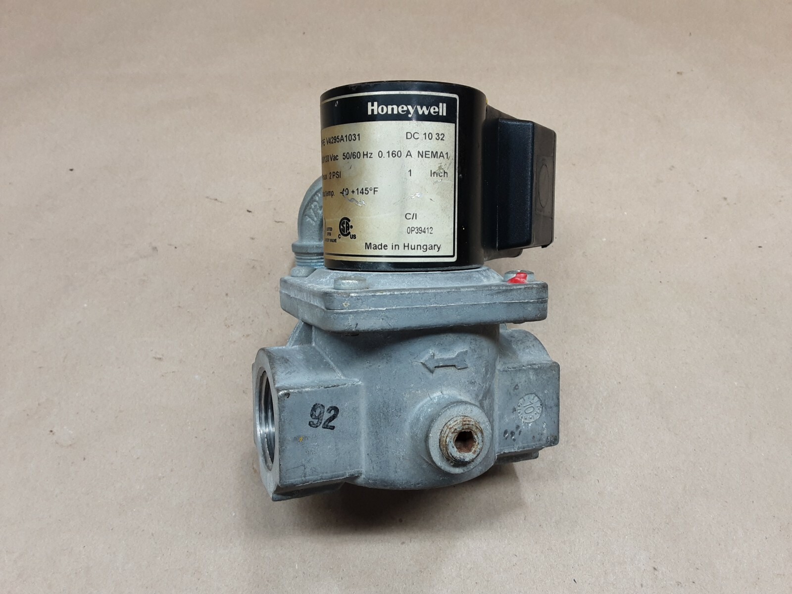 HONEYWELL V4295A1031 110/120 2PSI SOLENOID GAS VALVE #1018D17PR5