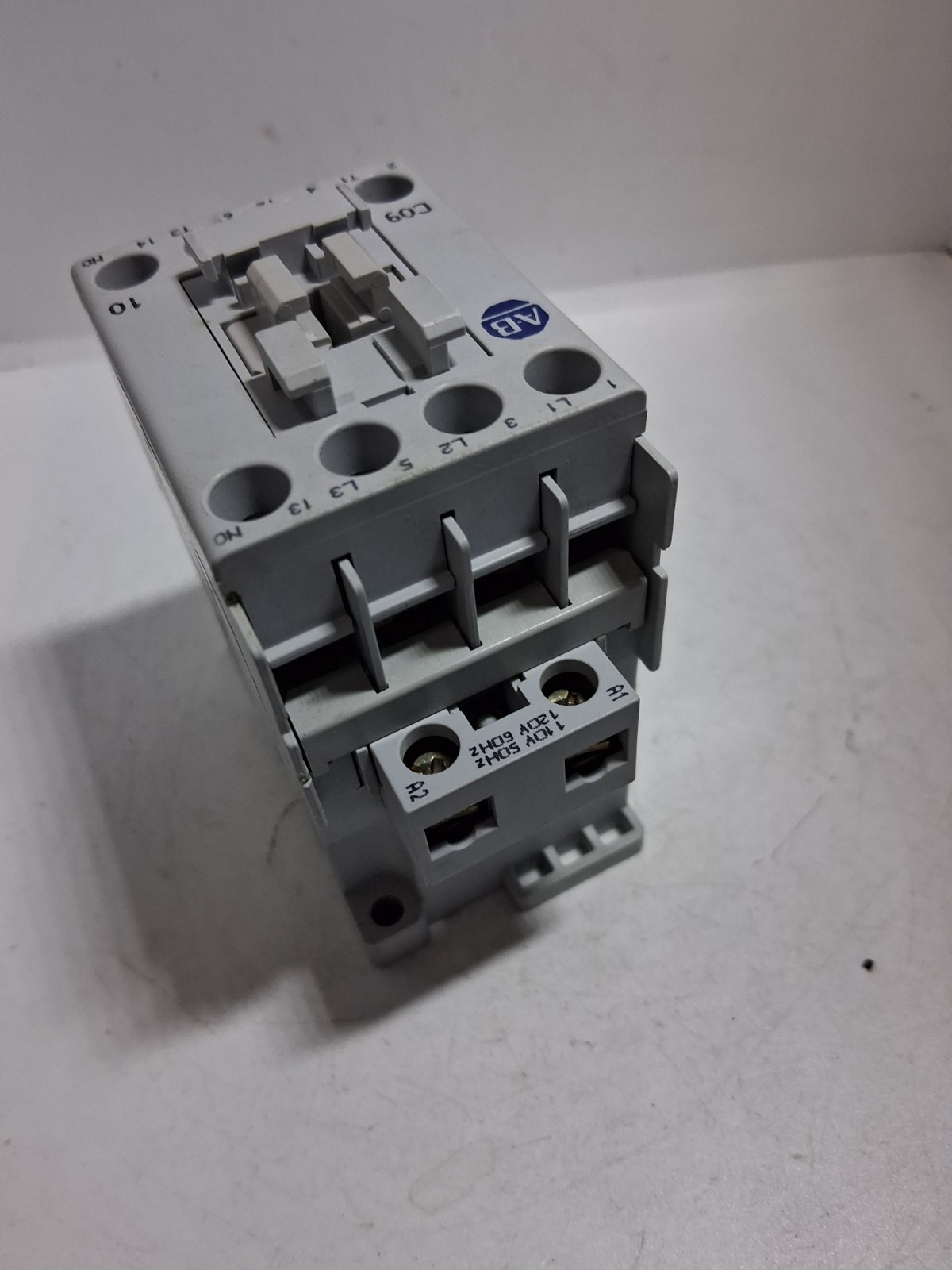 ALLEN BRADLEY 100-C09D10 CONTACTOR 690V 32A SERIES A
