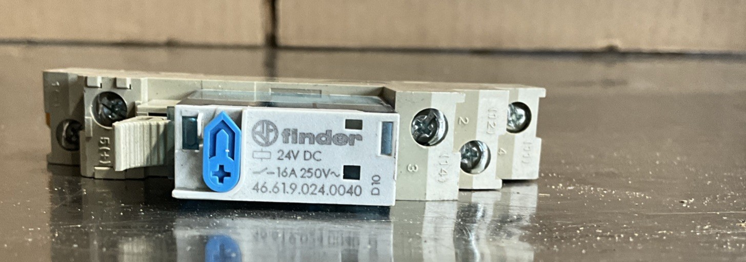 Finder Max. 10A25PV Socket & Relay 1543ew