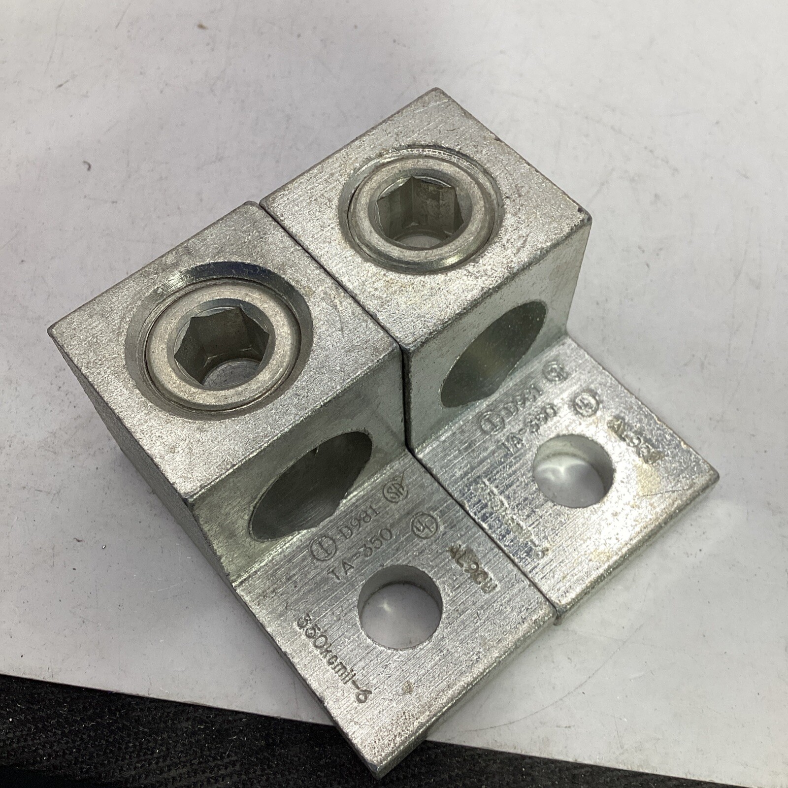Ilsco D981 TA-350 Aluminum Lug AL9CU (lot of 2)