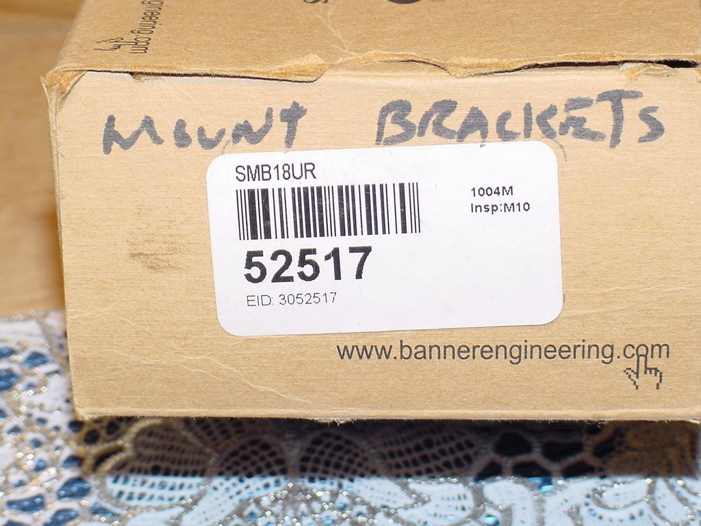 Banner SMB18UR, 52517 Two-Piece Universal Rotating Sensor Mounting Bracket NEW