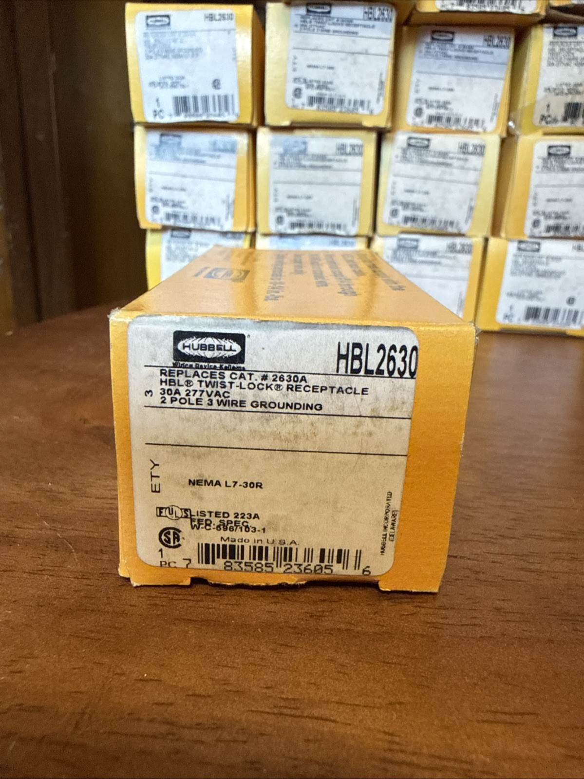 NEW HUBBELL HBL2630 TWIST-LOCK RECEPTACLE 277V 30A 3W GROUNDING NEMA L7-30R