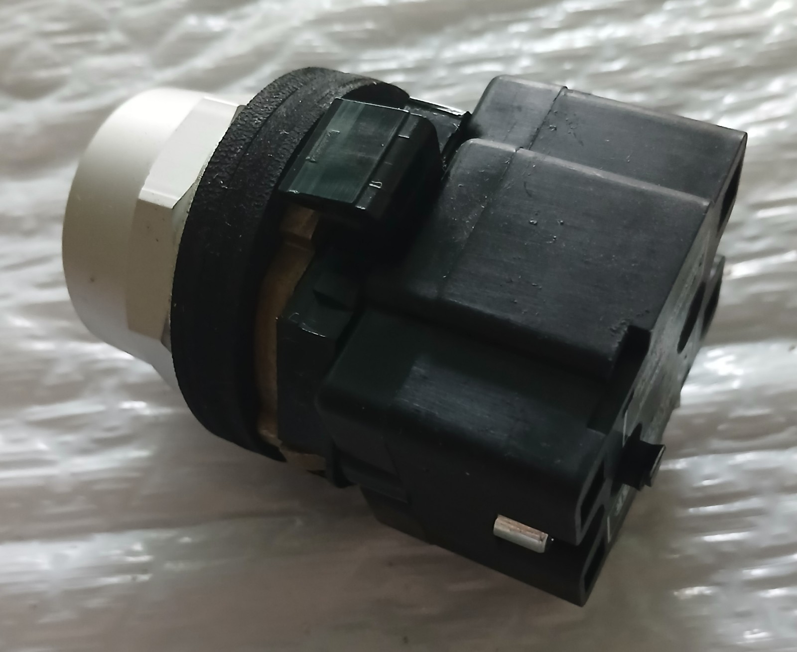 Eaton Pushbutton Operator. HT8GBT1. New. No lens or bulb. Free Shipping