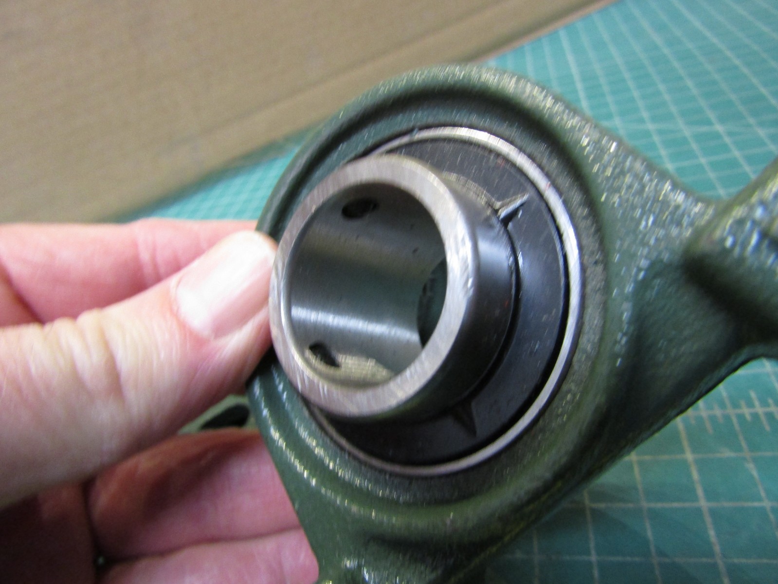 2 – NEW P205 2 Bolt Pillow Block 1” Shaft size W/ Bearing. Unbranded – Out of th