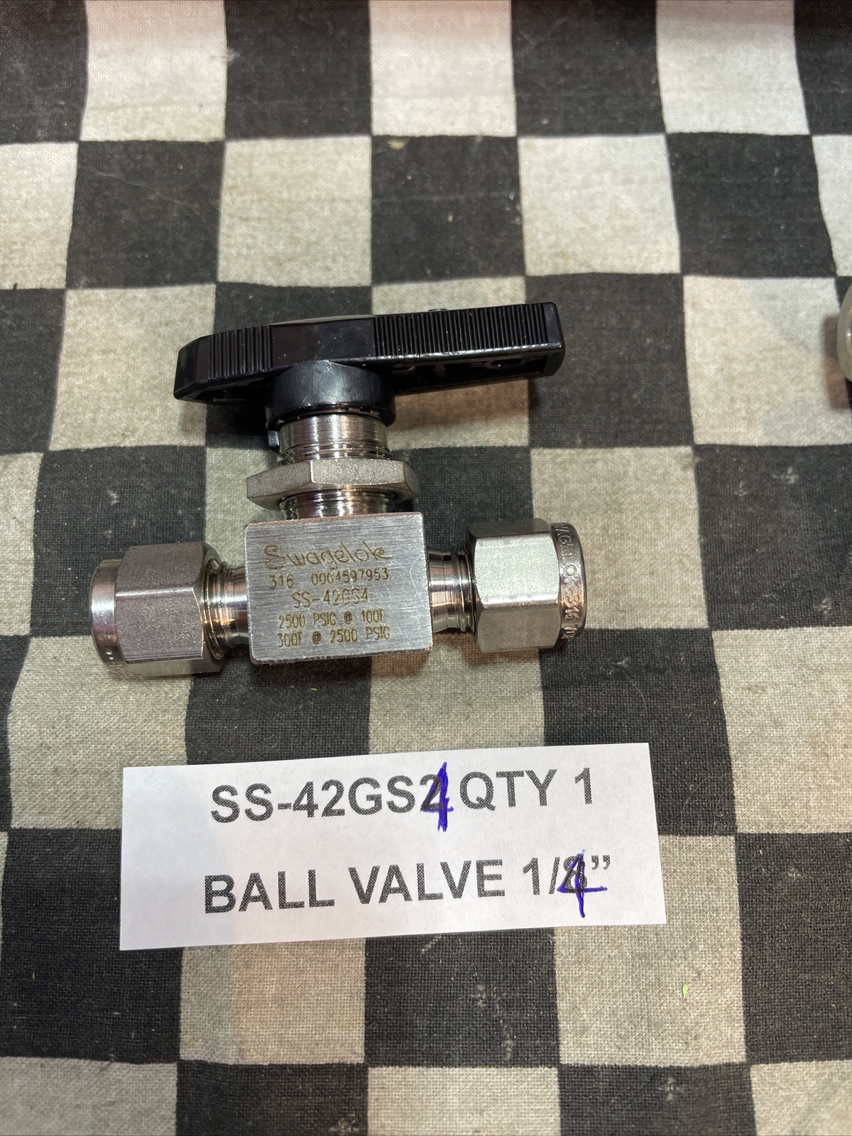 SWAGELOK SS-41GS2 SS-41S2 SS-42GS4 SS-43GS4 SS-43GS6, VALVE 1/8″ 3/8″, LOT OF 7