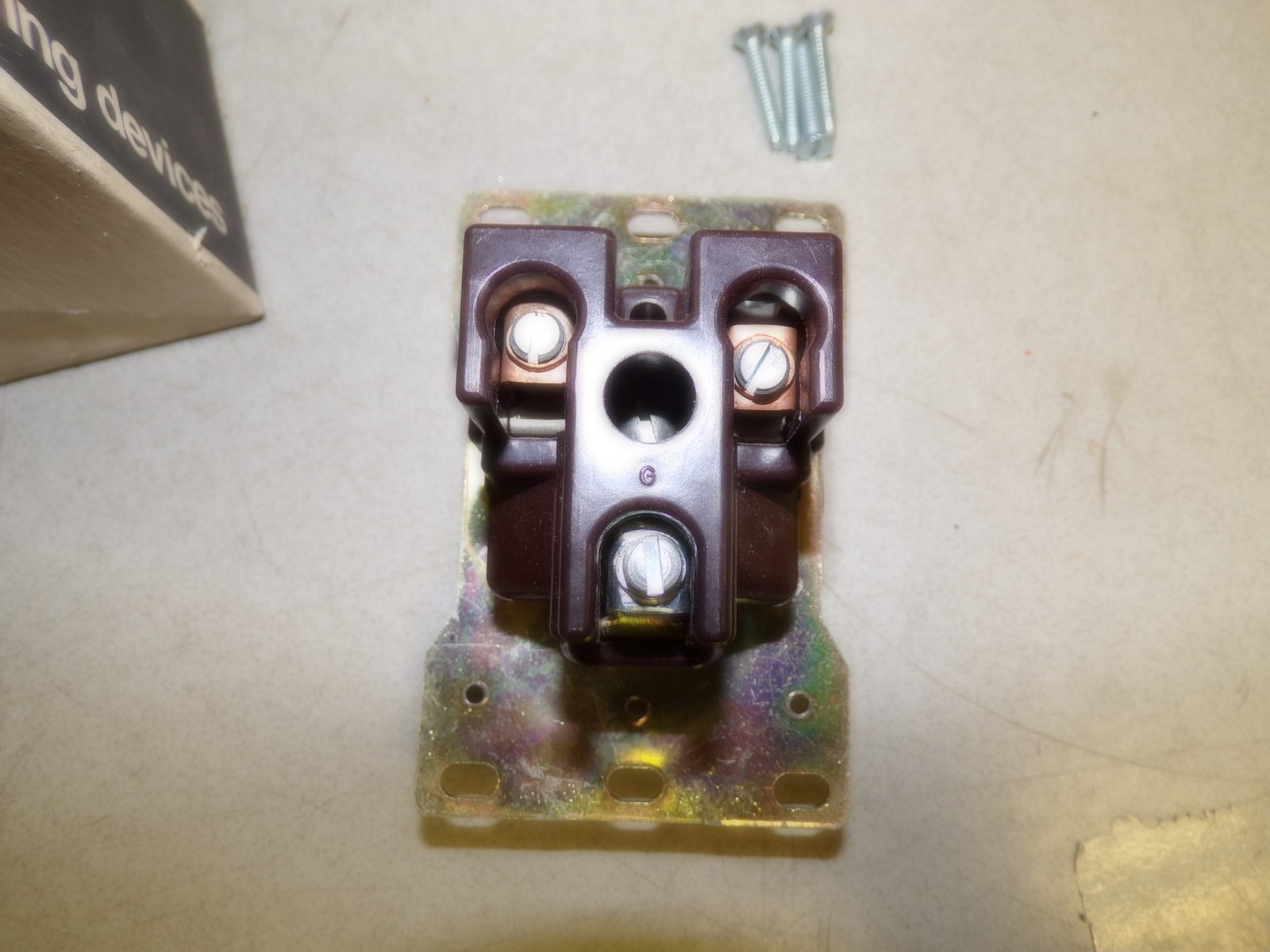 General Electric GE4139-3 Flush Receptacle *FREE SHIPPING*