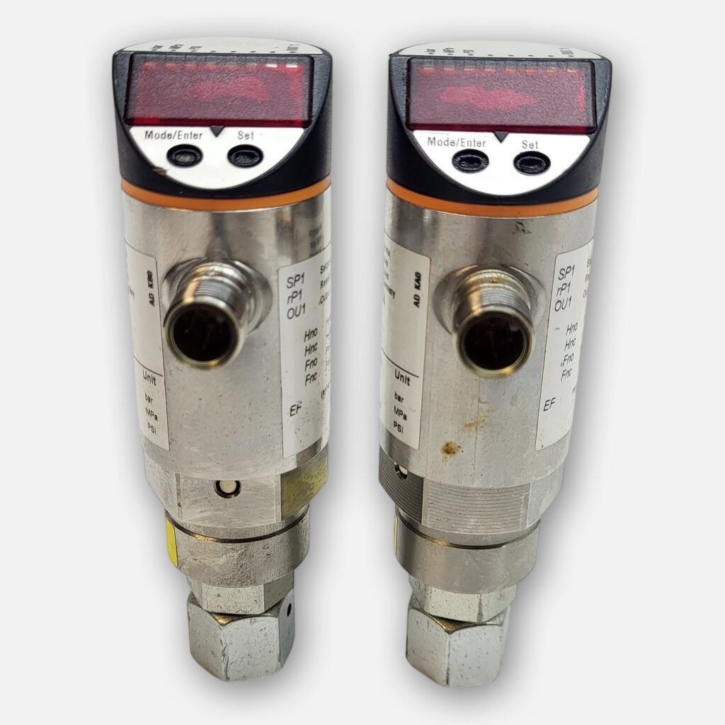 LOT OF 2 EFECTOR IFM PN7004 ELECTRONIC PRESSURE SWITCH 18-36 VDC