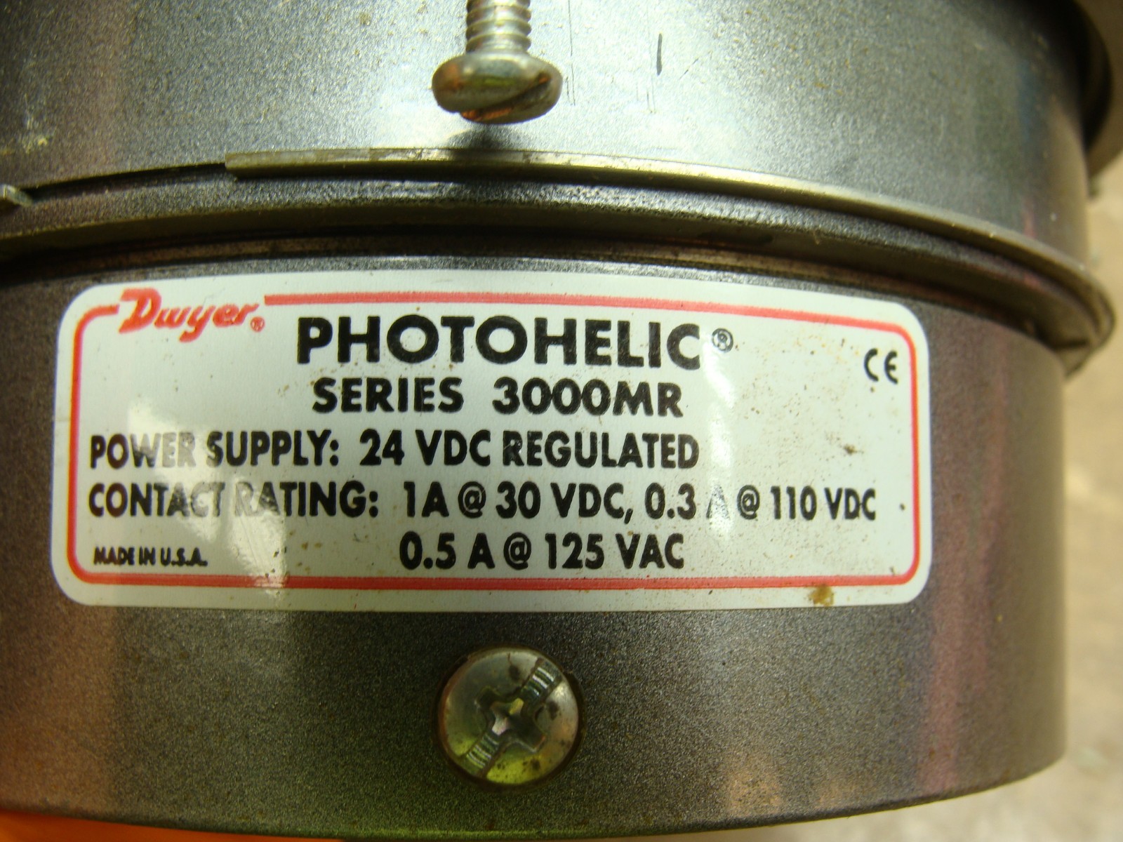 DWYER PHOTOHELIC SERIES 3000MR COMPACT DIFFERENTIAL PRESSURE GAUGE 0-2 IN WATER
