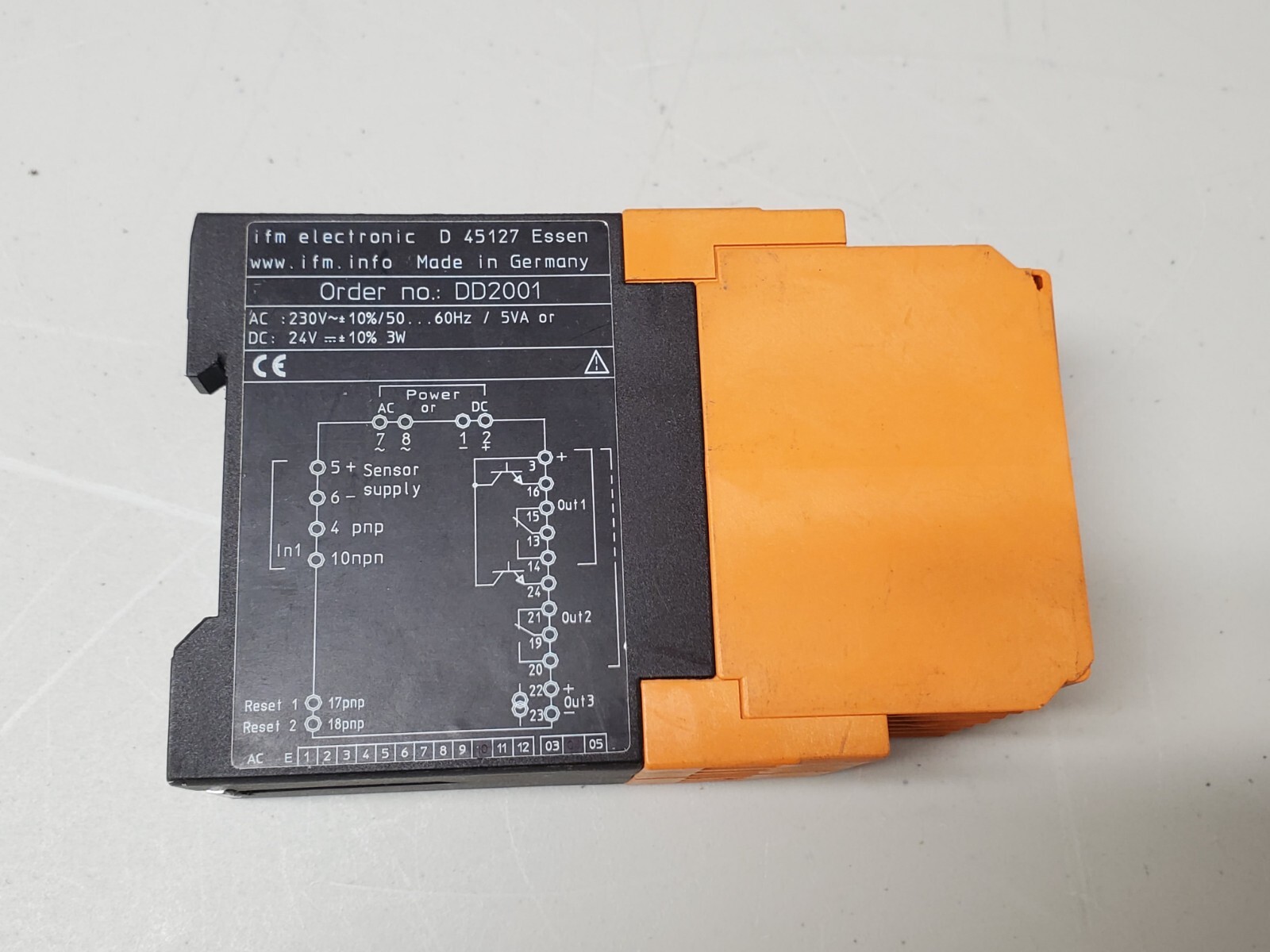 Efector IFM Electronic Frequency/Speed Monitor FR-1, DD2001