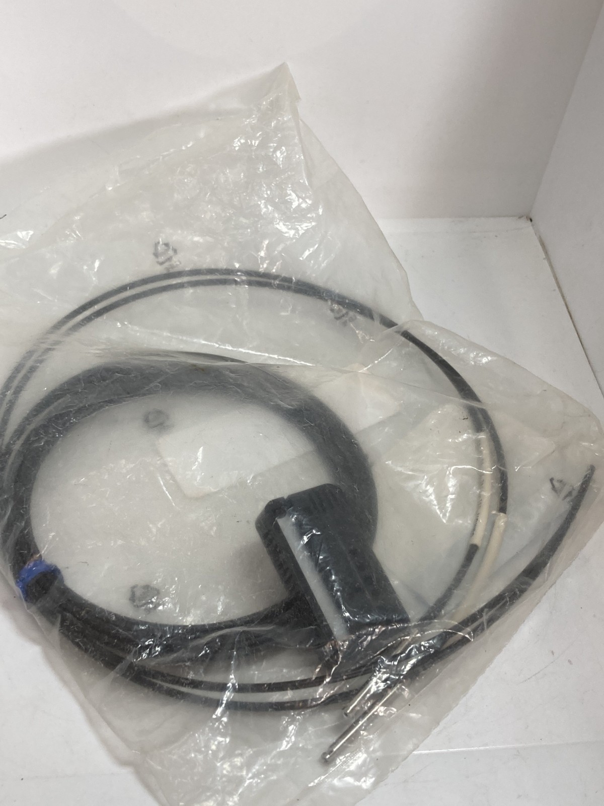 OMRON E32-T14L PHOTOELECTRIC SWITCH FIBER UNIT 2M CABLE NIB