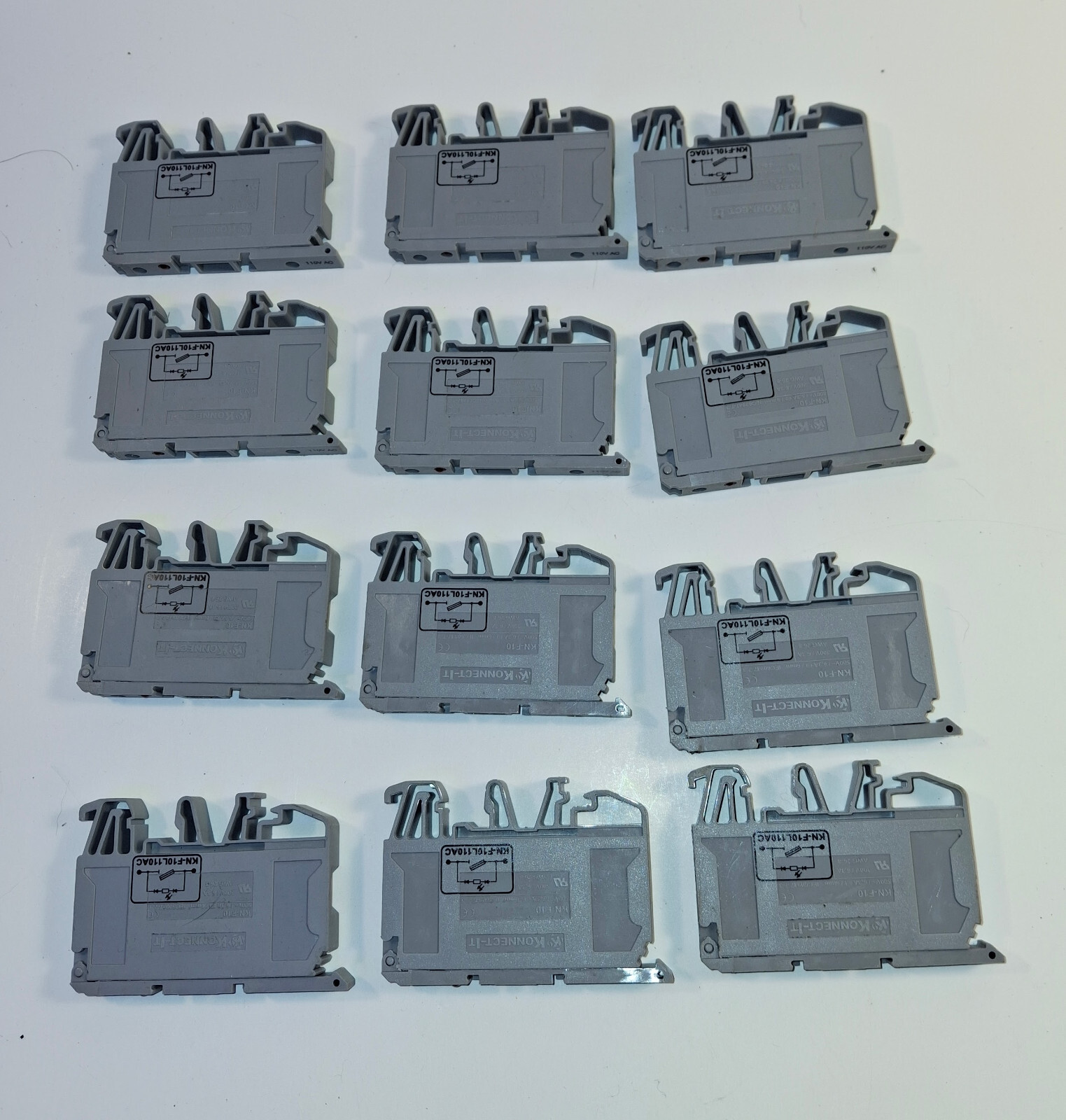 12 NEW KONNECT-IT KN-F10L110AC FUSE HOLDERS NNB ***MAKE OFFER***
