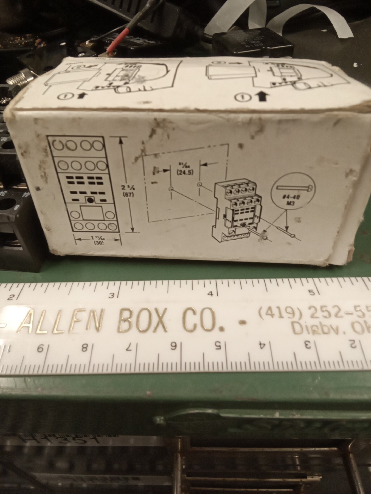 Allen-Bradley 700-HN103-B Relay Socket 14-Blade Din Rail Mount 300VAC 7Amp