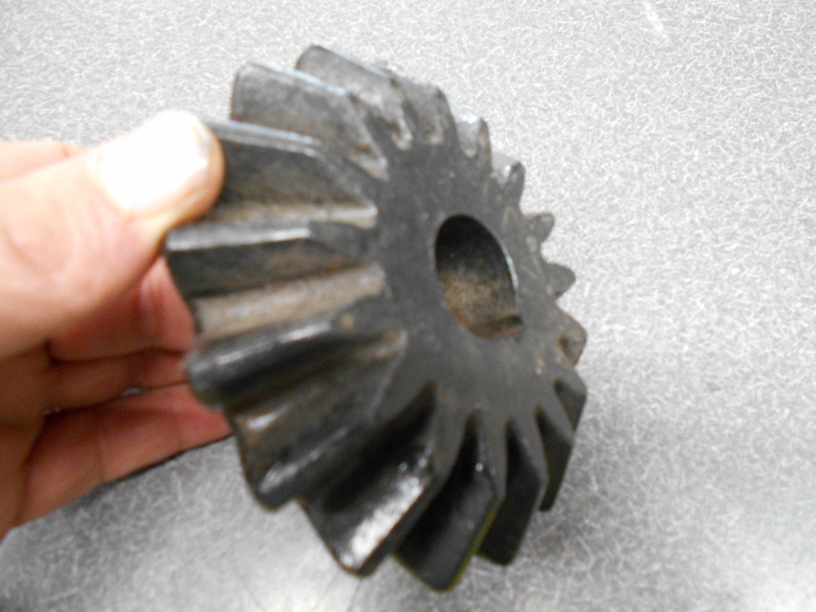 Arts-Way Beveled Gear, 17 Tooth, 1″ Round Bore, Keyed. Obsolete part, NOS!