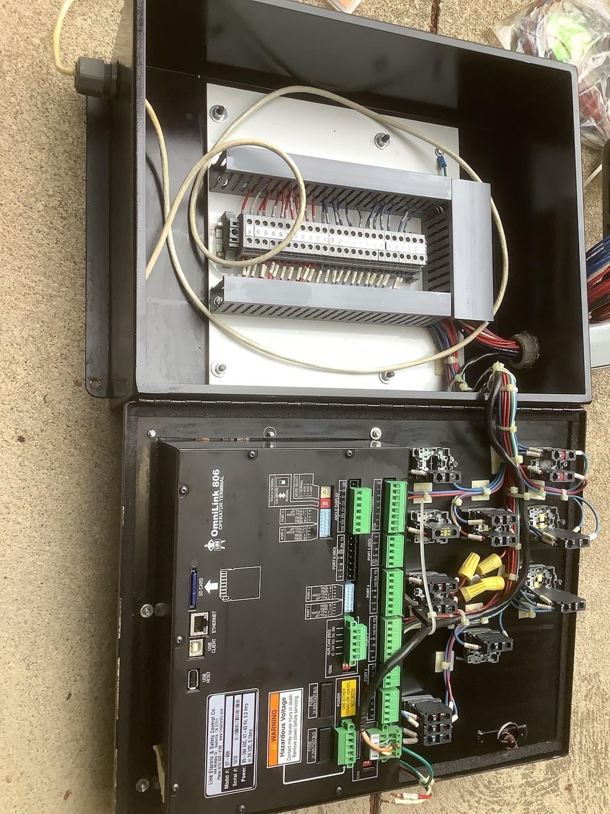 USED LINK ELECTRIC Omnilink 806 LCD OPERATOR TERMINAL & Cables off Working Press