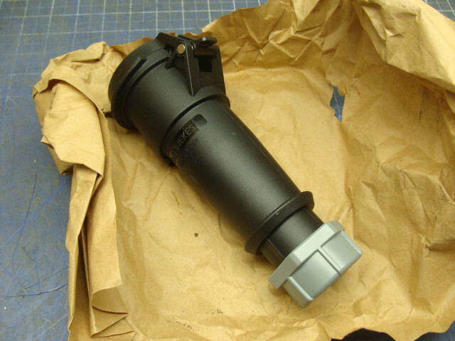 CARRIER 22-60388-07 MENNEKES 32A-7h/480-500V3P+ TYPE 527 FEMALE POWER PLUG