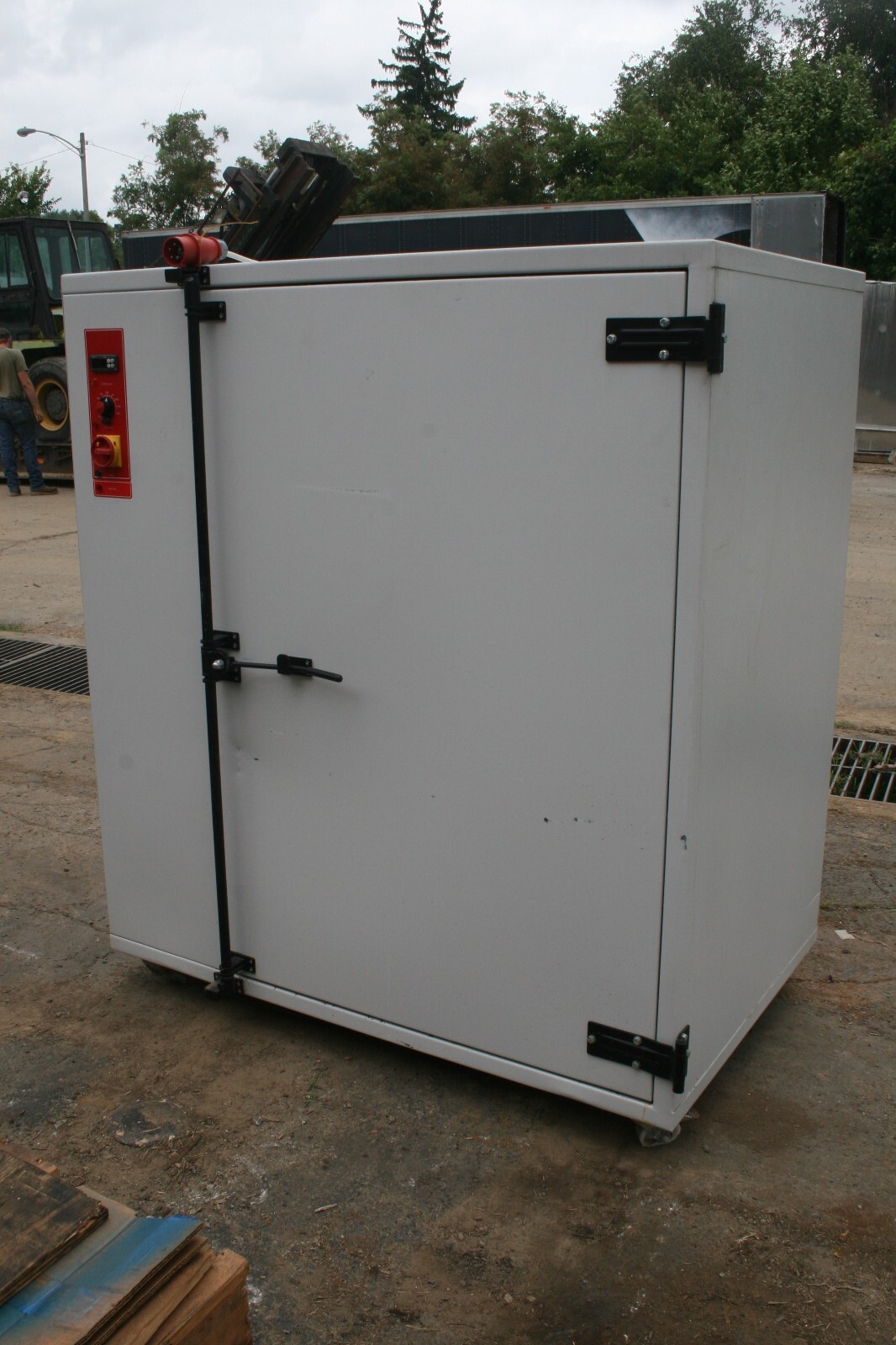 Genlab Oven LCO/27V/DIG 415A.C. 750 L Capacity 128″ x 77″ x 77″ Internal Dim