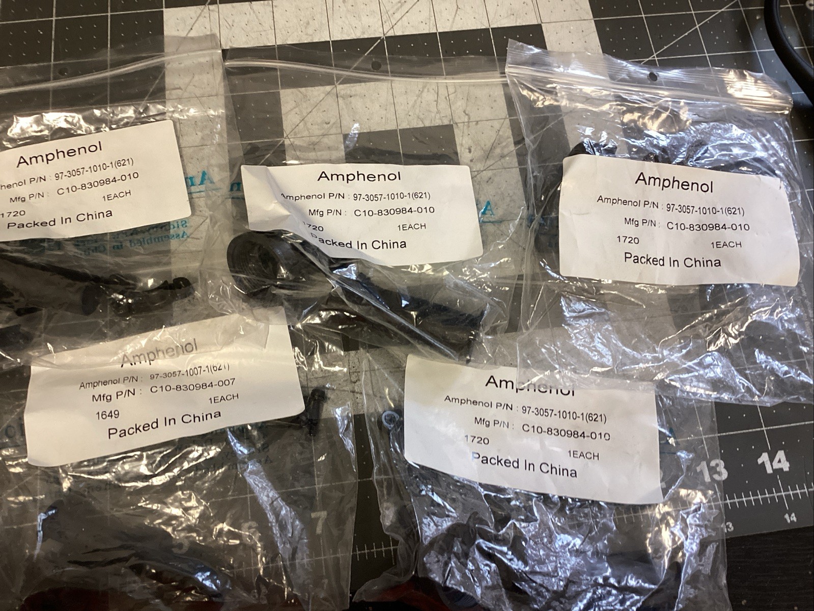 AMPHENOL 97-3057-1010-1(621) Circular MIL Spec Strain Reliefs & Ada (LPW88B)