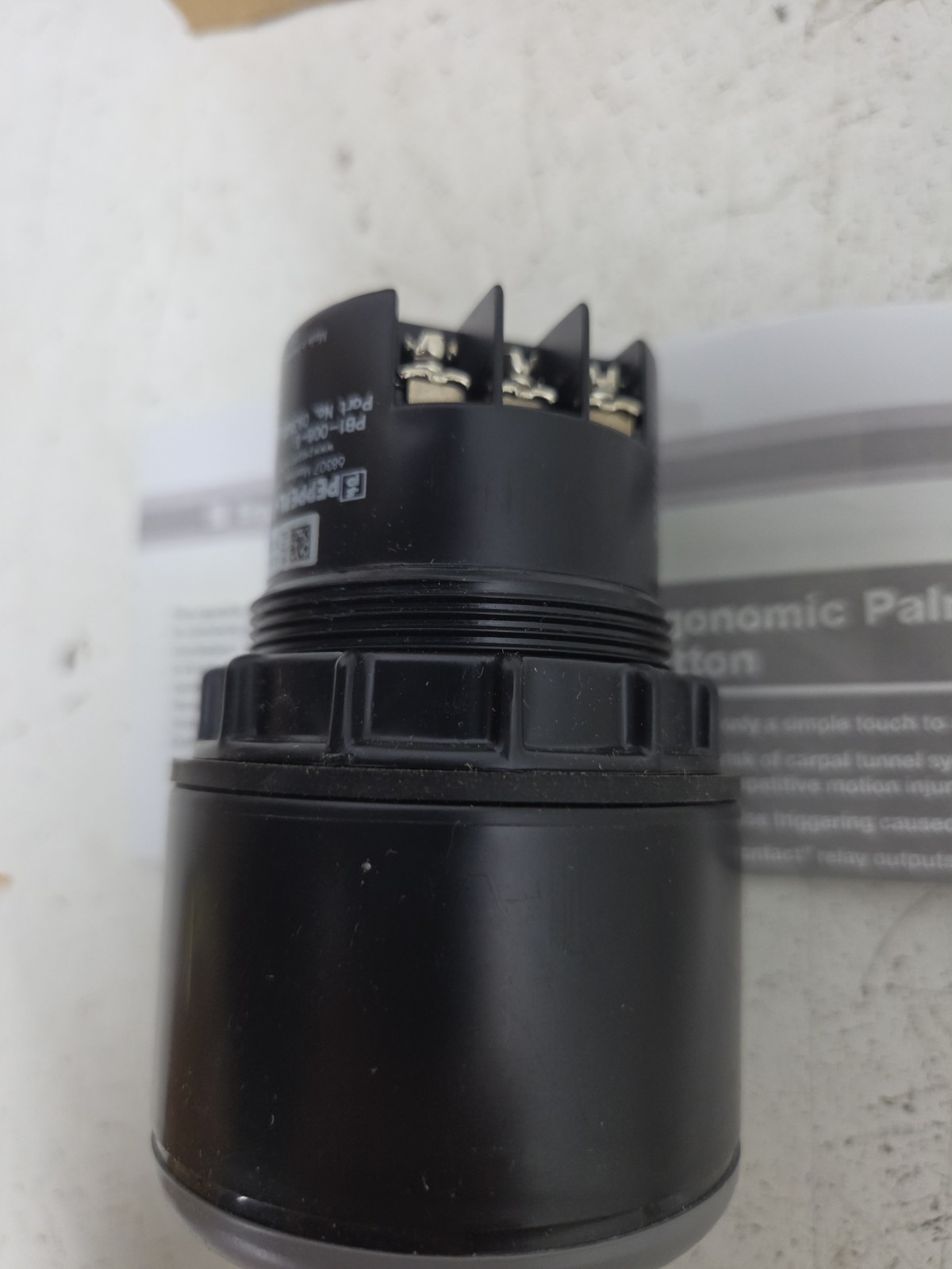 PEPPERL+FUCHS PB2-008-6 /093685 PALM BUTTON PROXIMITY SENSOR 24VDC 100MA *NOS*