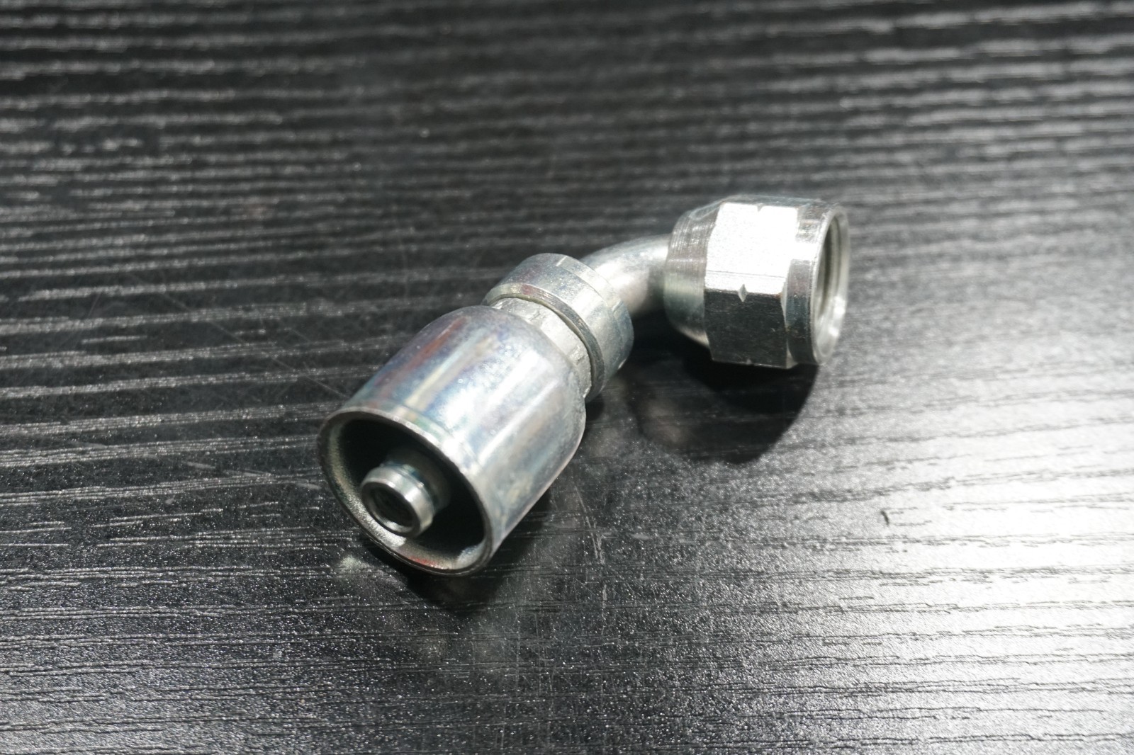 Aeroquip FJ3247-0606S FTG-P DIN1S/SAER1 SAE45, Free Shipping