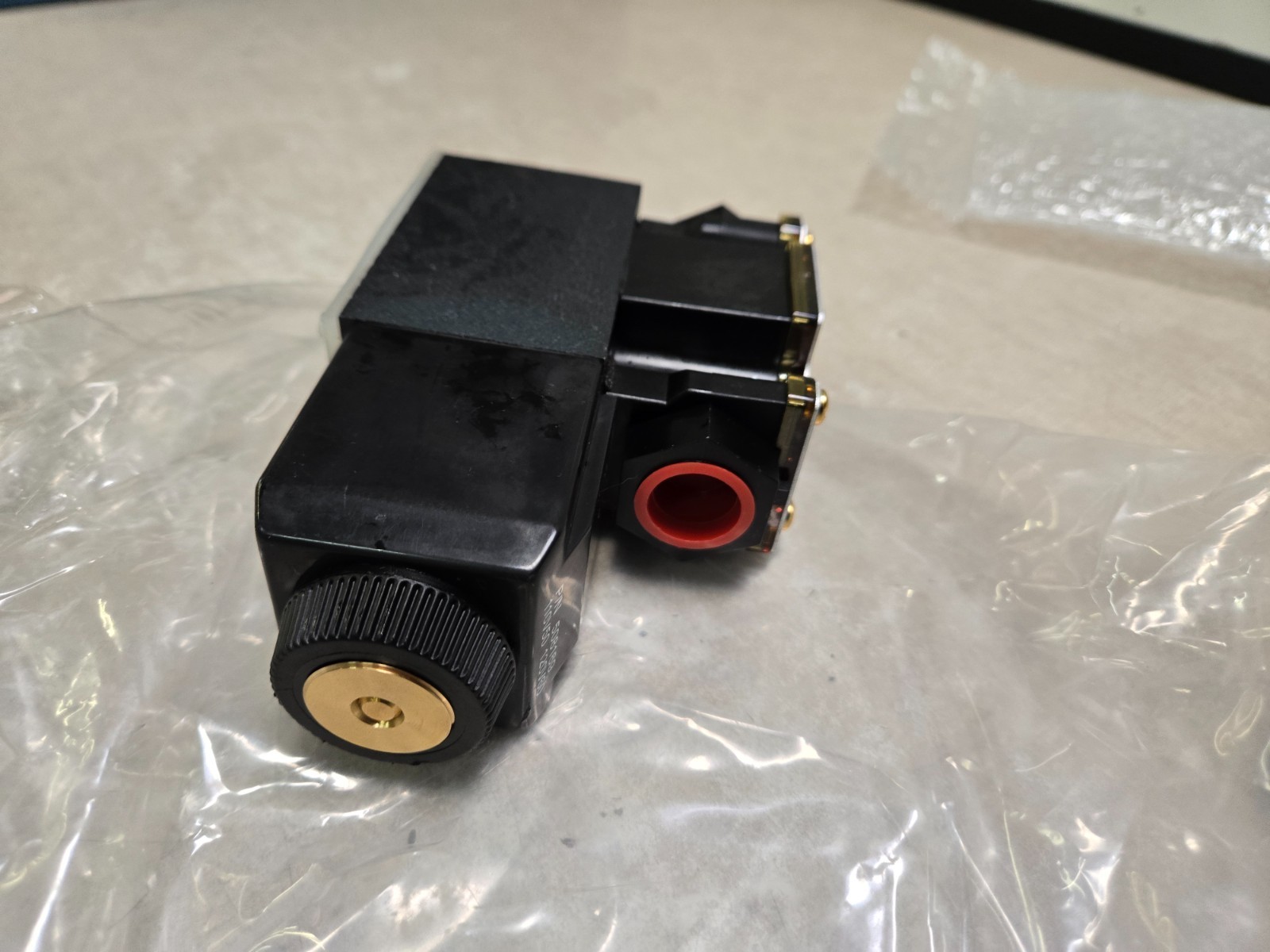 VICKERS BY DANFOSS Directional Control Valve DG4V-3-2A-M-FTWL-B6-60 508169