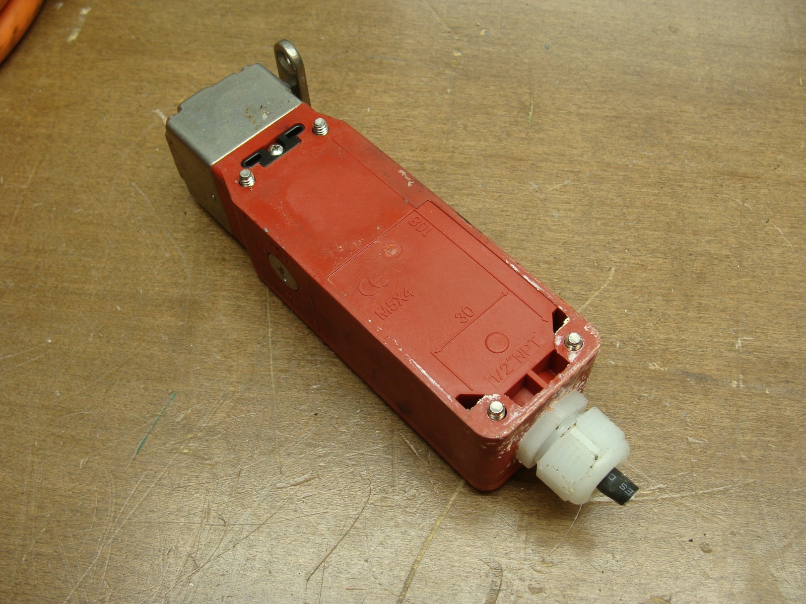 KLP SAFETY INTERLOCK SWITCH WITH GUARD LOCKING 201002 340V 3A 24V SOLENOID