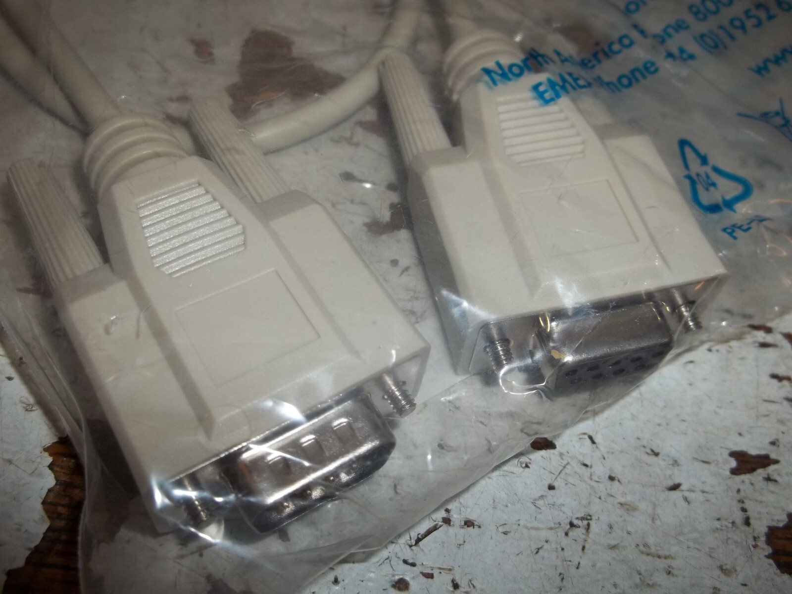 C2G 3′ DB9 M/F EXTENSTION CABLE BEIGE 25201 (171-3)