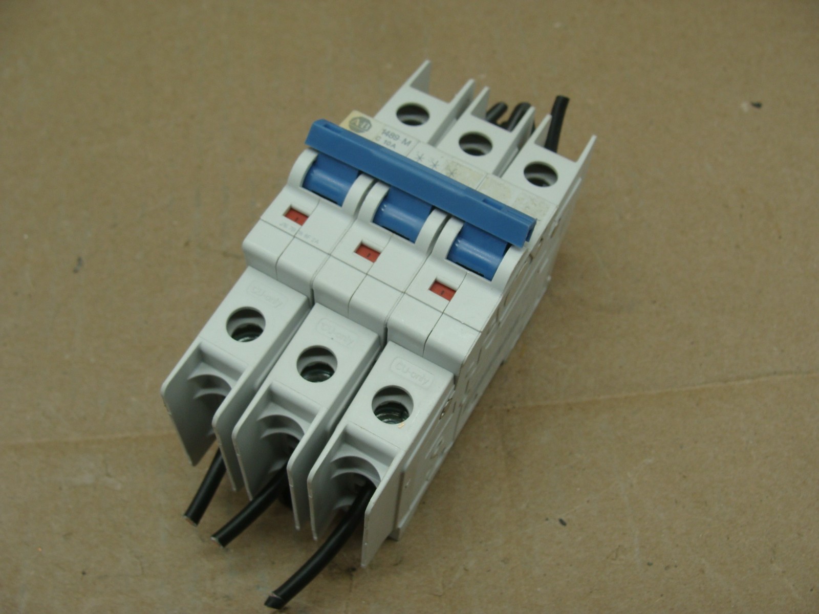 ALLEN BRADLEY CIRCUIT BREAKER 1489-M3C100 C 10A 3P 480Y/277V