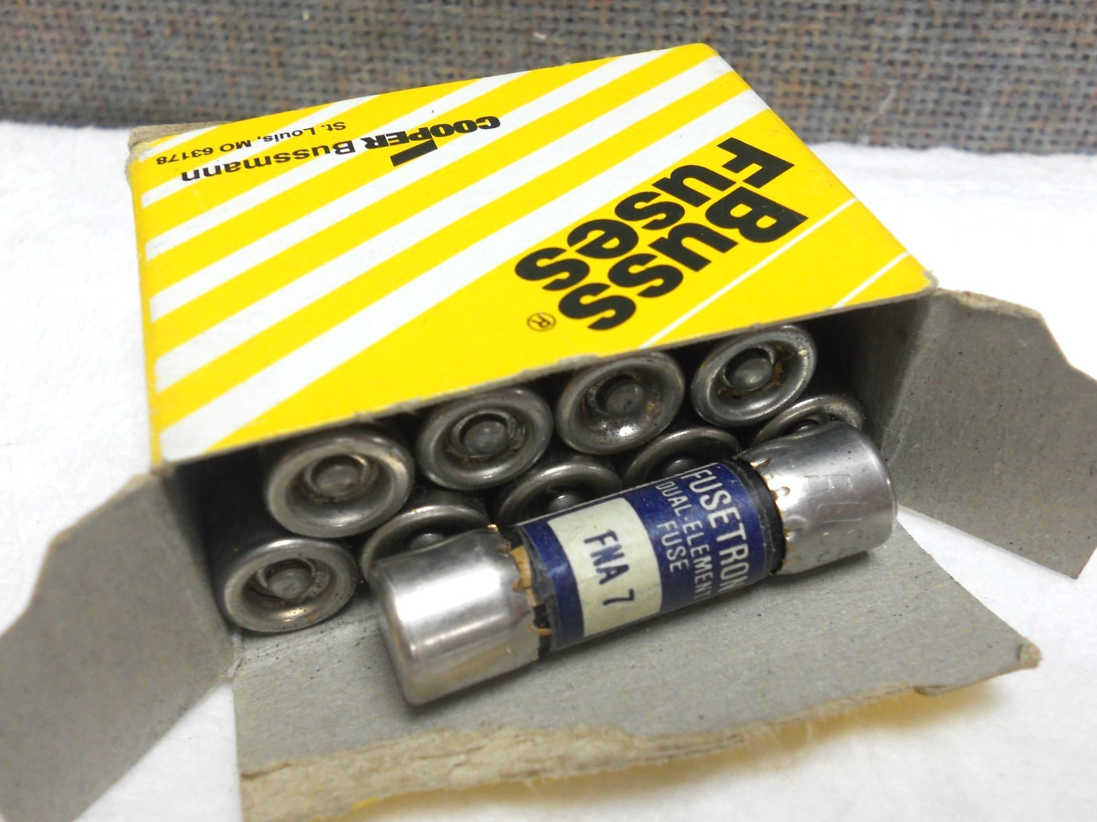 BOX OF 10 COOPER BUSSMANN FUSETRON FUSES FNA-7 NEW FNA7