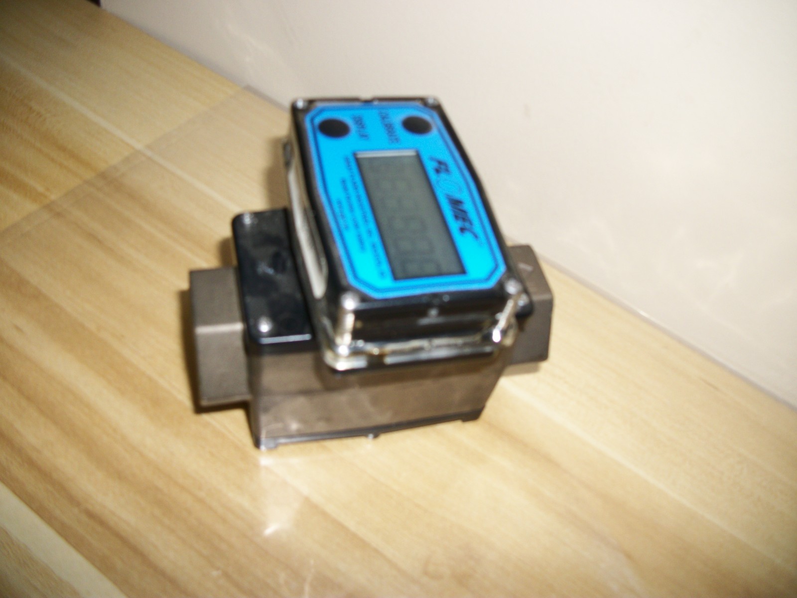UNUSED FLOMEC ELECTRONIC DIGITAL FLOWMETER MODEL G2B10N09GMA B10N 300 PSI