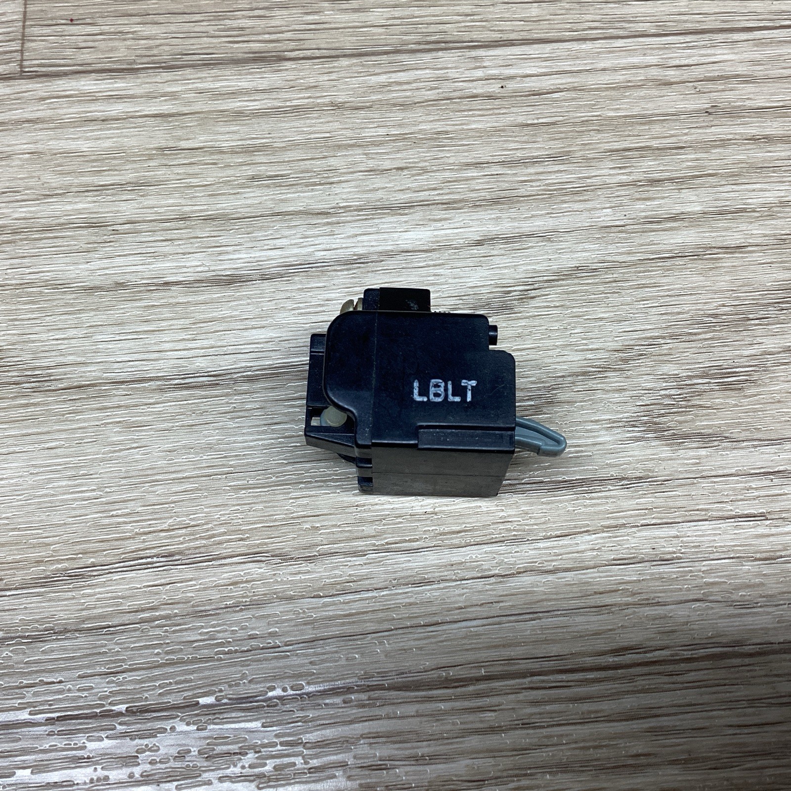 ALLEN BRADLEY SIZE 0-5 1495-F1 SER. L 600V AUXILIARY CONTACT #818PT147*CO
