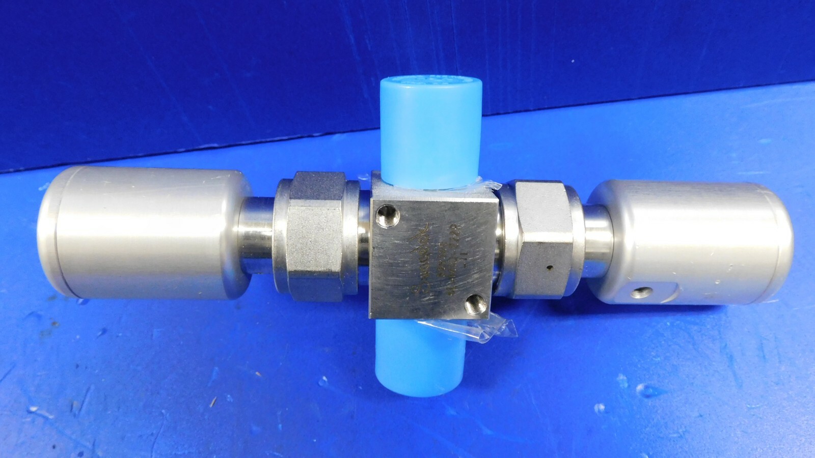 Swagelok 6L-M1D-222P-11 High Purity 2- Bellows Air Vavle 3-port Manifold 1/4″