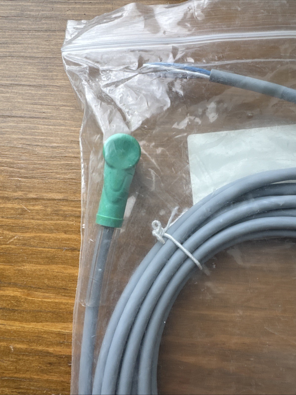 Pepperl+Fuchs Cable 033808 V1-W-5M-PUR FAST FREE SHIP NOS