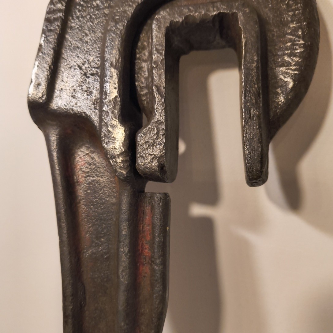 Monarch Rod Buster Sucker Rod Wrench 18″ Length High Quality Tool 555-560-300