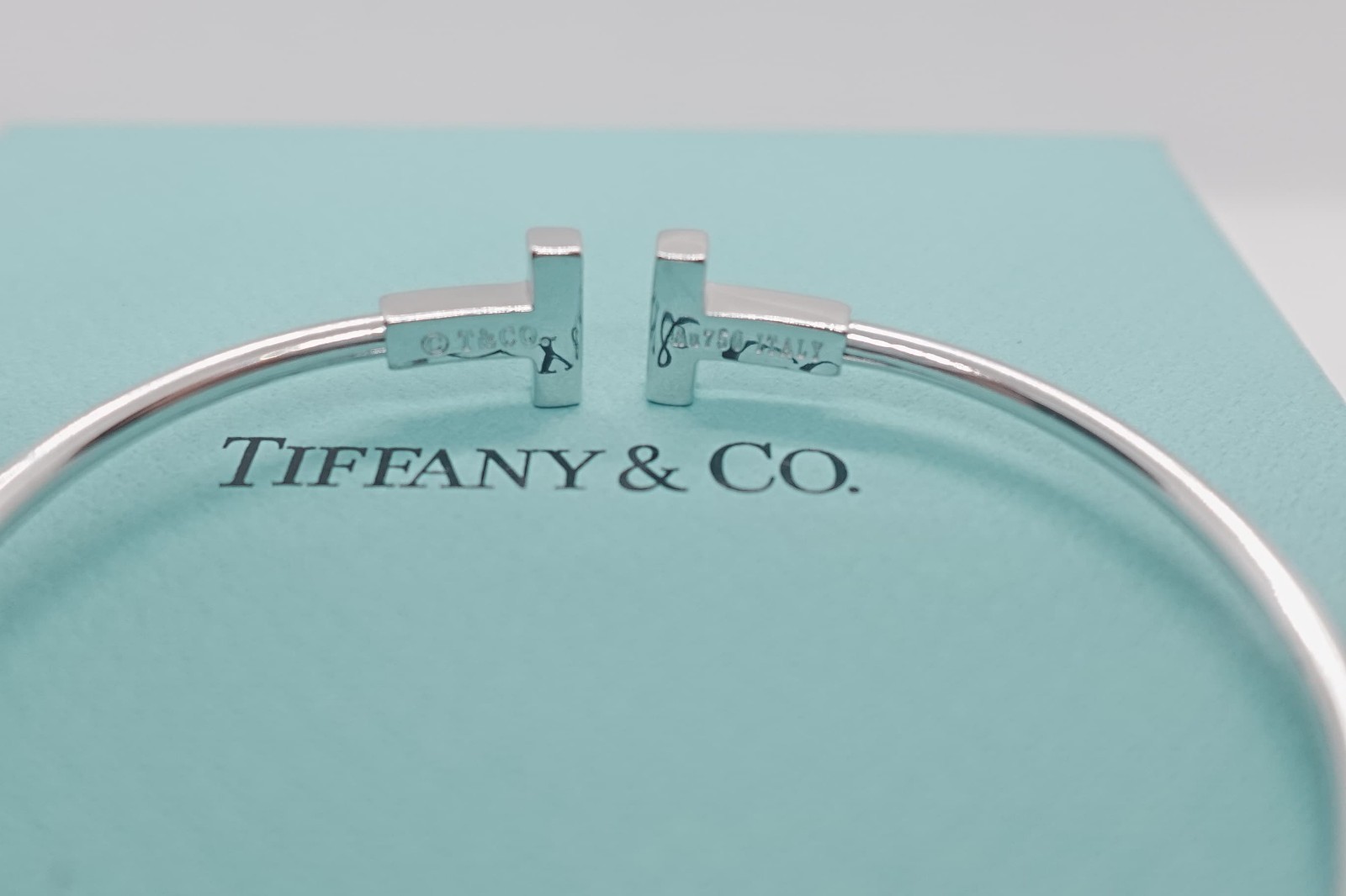 New.Tiiffany&Co.T Wire Bangle Bracelet 18k White Gold Diamond Size small