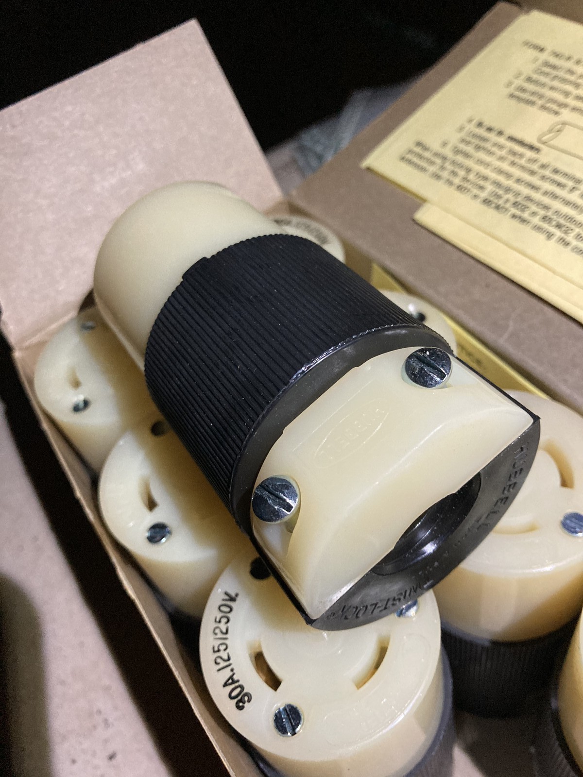 HUBBELL INC HBL3333C CONNECTOR