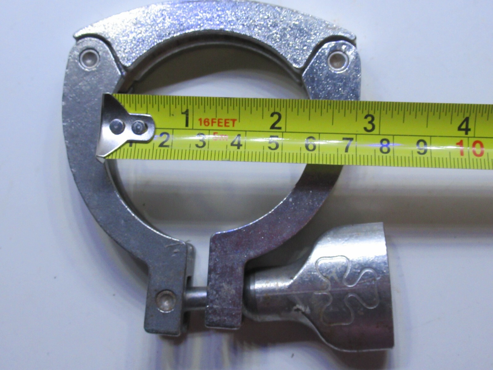 (NEW) TRI-CLOVER 3-1/4″ x 3″ (Approx) Ladish Stainless S/S Sanitary Flange Clamp