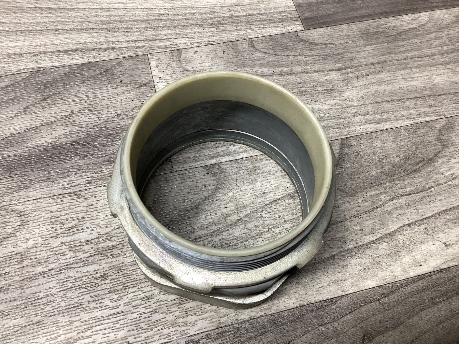 Halex Rigid EMT Conduit Compression Coupler 3-1/2″ #115D133PR5*SI