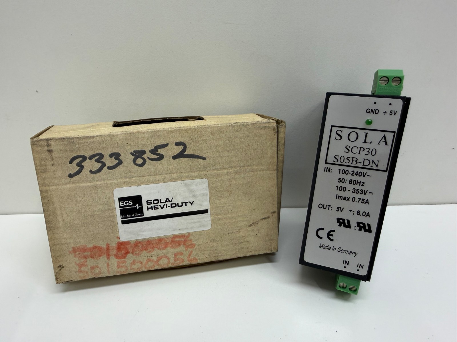 NEW IN BOX! SOLA 100-240V POWER SUPPLY SCP30S05B-DN