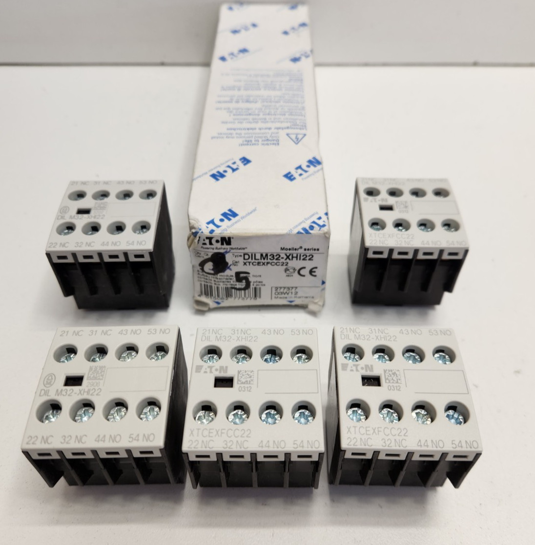 LOT OF 5 NEW IN BOX! EATON 4/16A 4P 2NO/2NC AUX CONTACTORS DIL-M32-XHI22