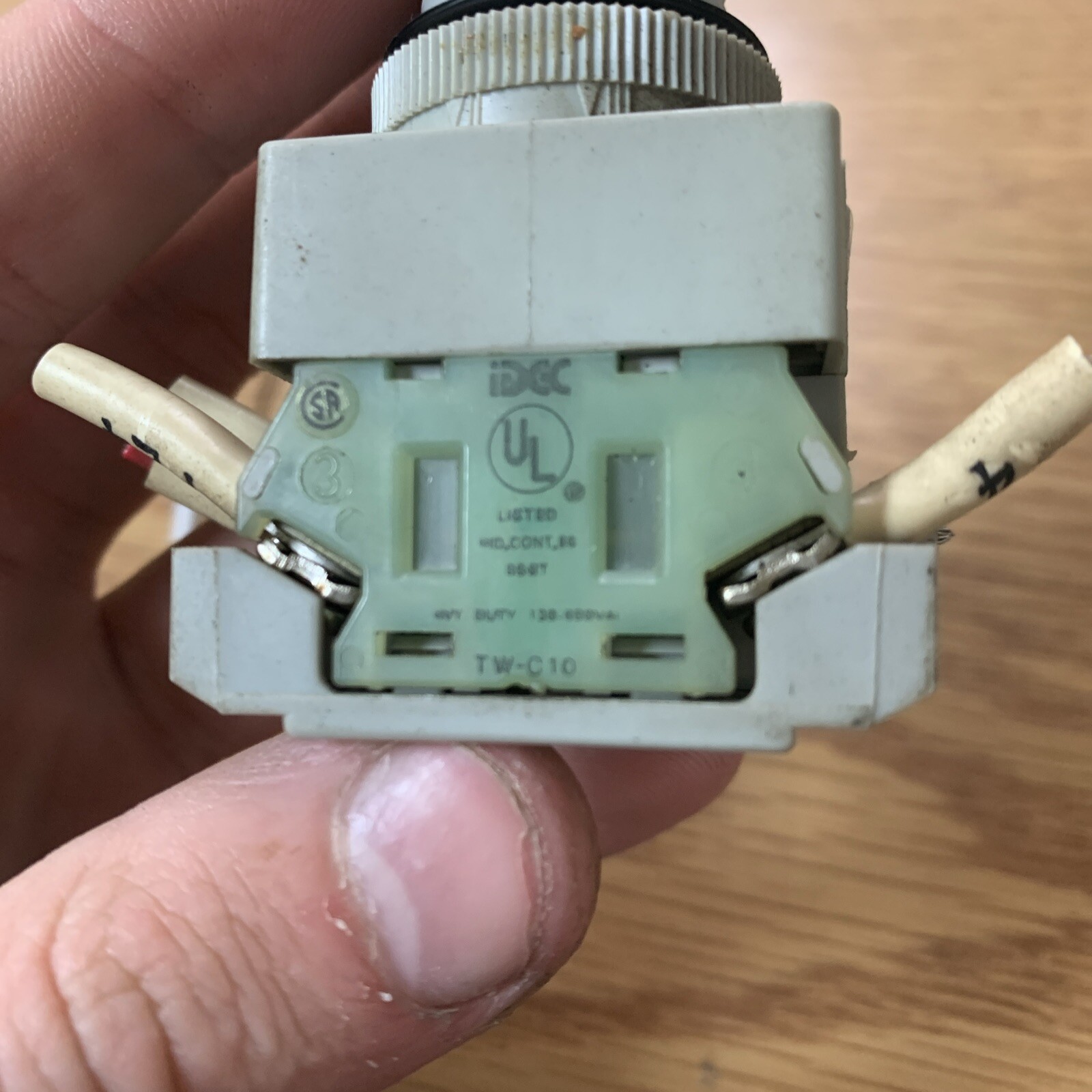 IDEC KEYED SELECTOR SWITCH ASW0201K, APW000 See Pics