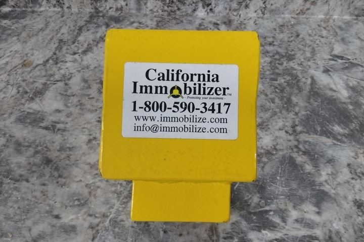 California Immobilizer G00100 2 Pk Coupler Lock for use w/3 In Width Bulldogs