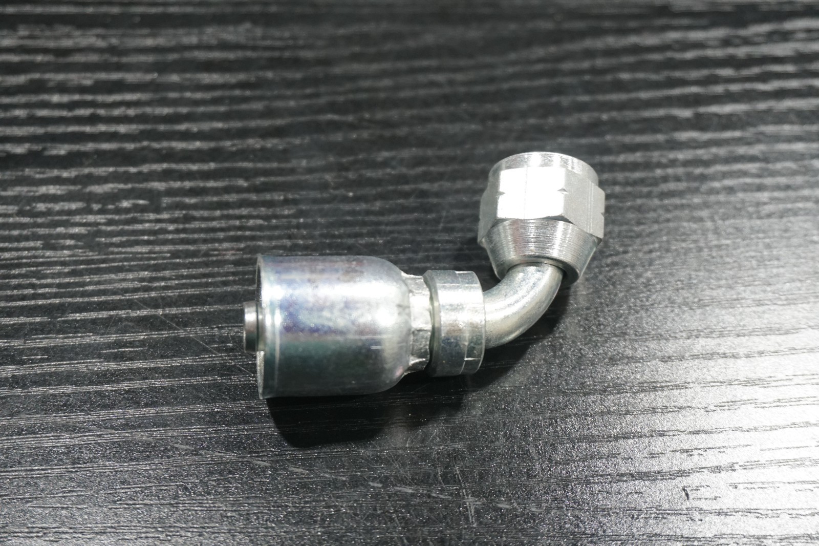 Aeroquip FJ3247-0606S FTG-P DIN1S/SAER1 SAE45, Free Shipping