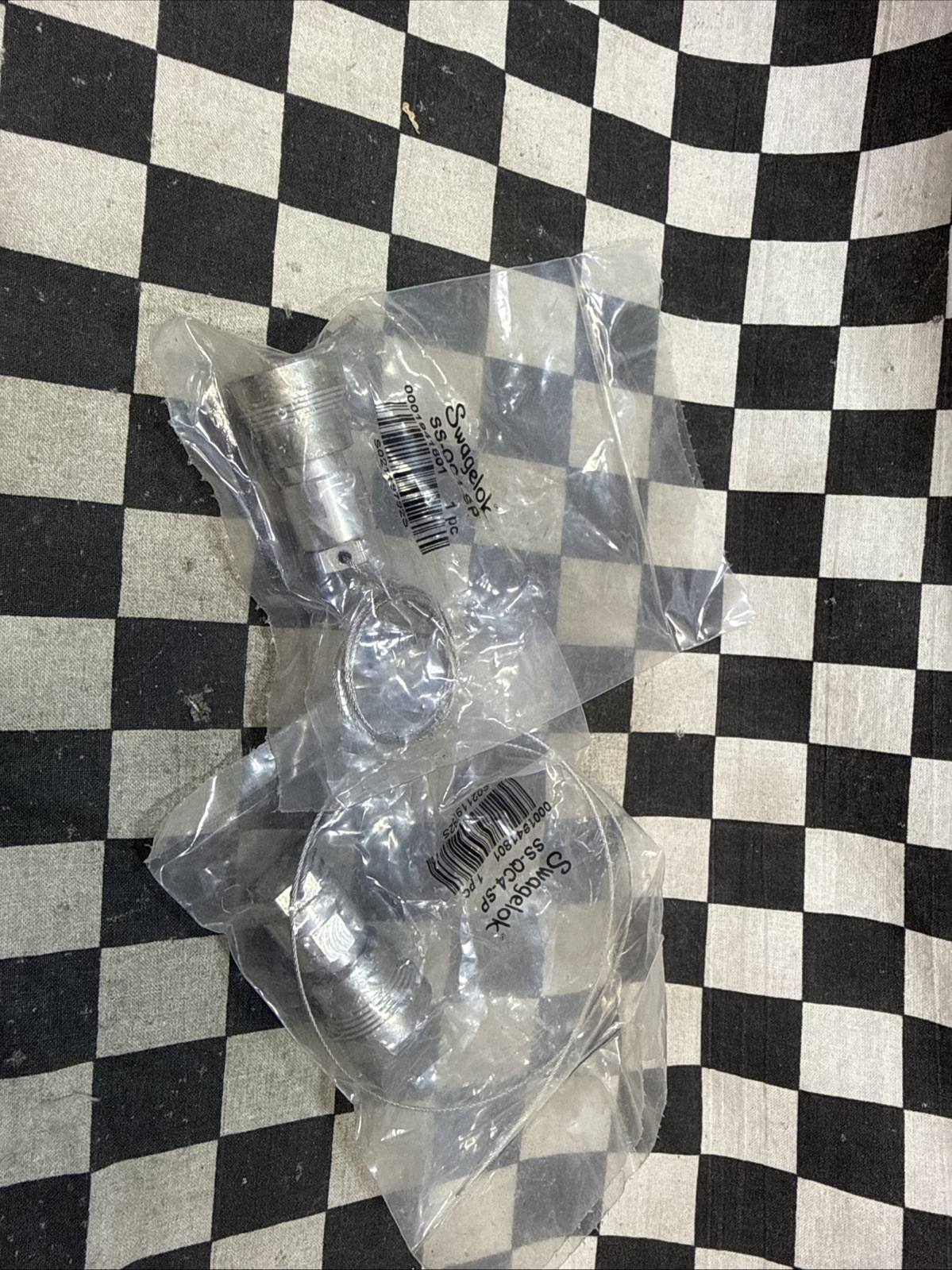 LOT OF 2, Swagelok SS-QC4-SP, Protector for 1/4″, SHIPSAMEDAY#T84