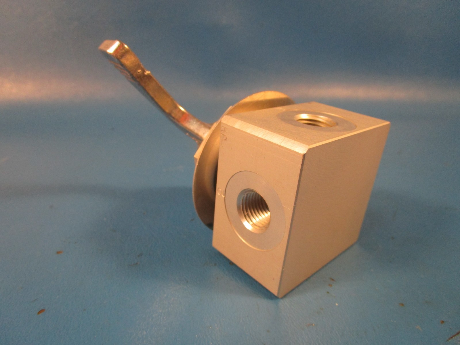 Parker 8421E-1/4D2P, MINI LO-TORQ VALVE-6, Directional Control Valve