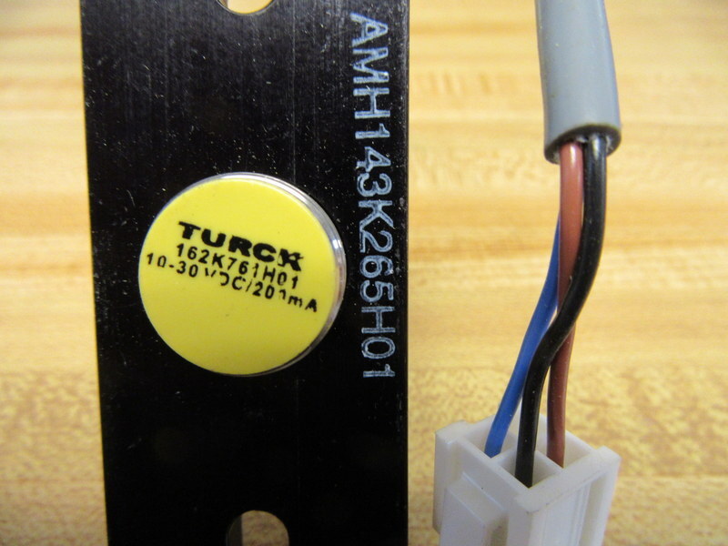 Turck 162K761H01 Sensor 10150528 W/Bracket