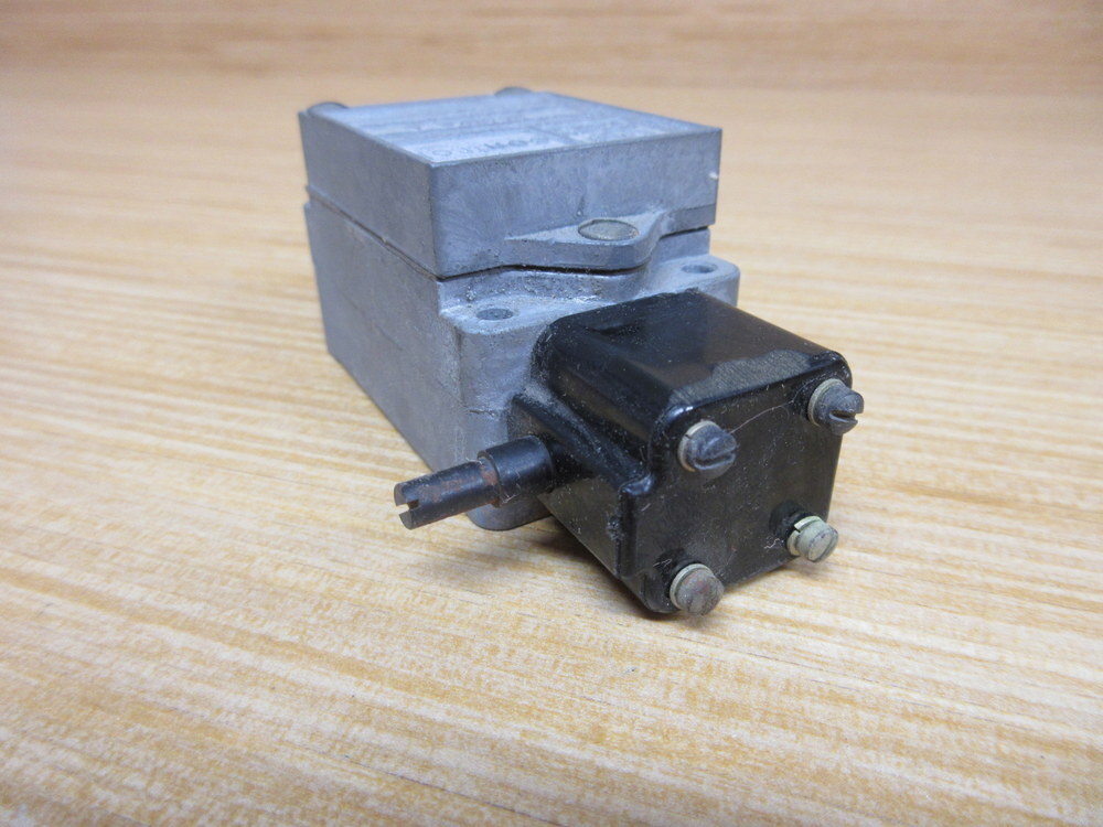 GE General Electric CR9440K1J1 Limit Switch Series A