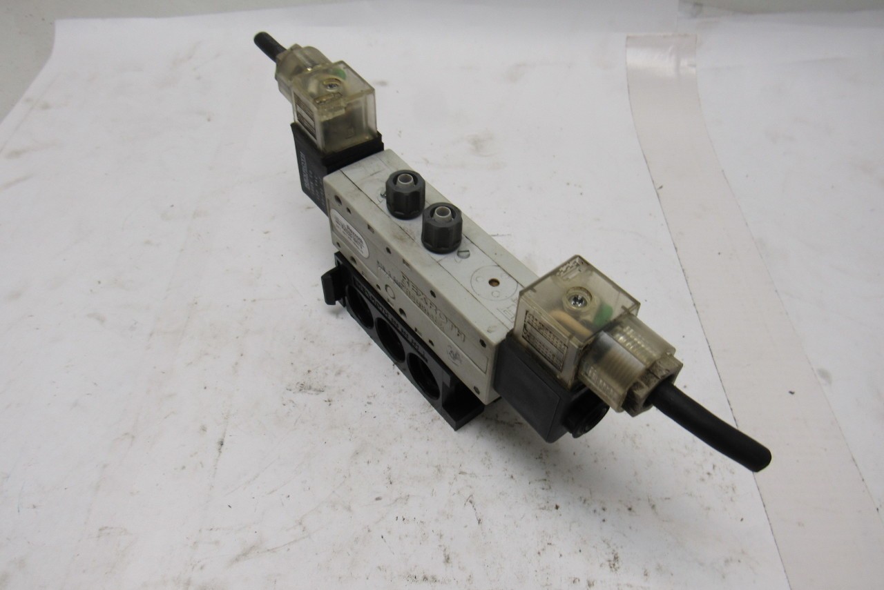 Rexroth R432016670 5/3 Position Closed Center Solenoid Control Valve 120V Coil