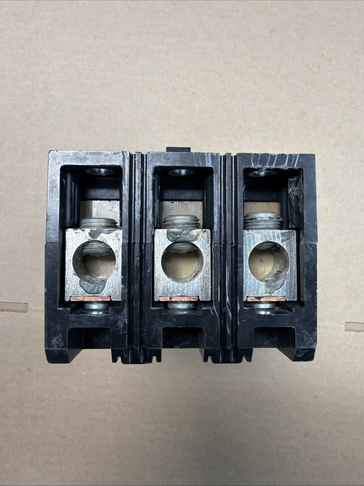 SQUARE D KCP34250 SER 2 THERMAL-MAGNETIC CIRCUIT BREAKER 250AMP 480v