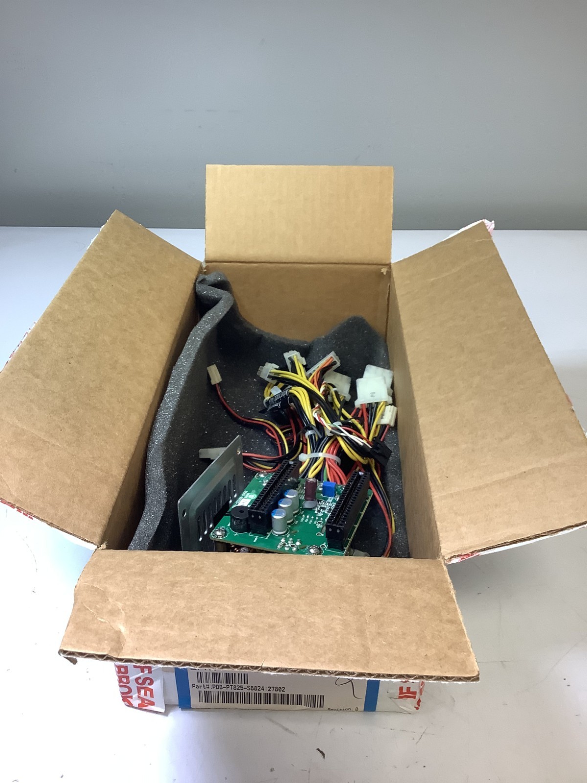 Supermicro PDB-PT825-S8824 24-Pin ATX 19-Pairs SC825 Power Distributor G5A
