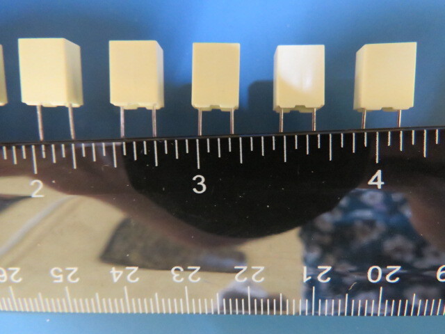 KEMET/ARCOTRONICS R82EC3330DQ70J Qty of 100 per Lot 0.33 �F Film Capacitor 63V